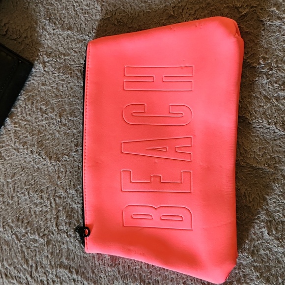 NWOT !! VICTORIA SECRET BEACH BAG !! - Picture 2 of 3
